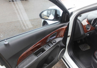 Подержанный автомобиль Chevrolet Cruze Sedan 2012 года (9 фото)