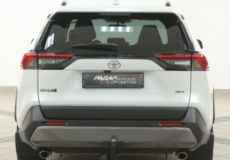 Подержанный автомобиль Toyota RAV4 2020 года (3 фото)
