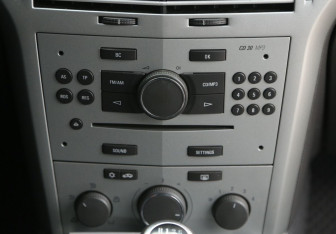 Подержанный автомобиль Opel Astra Hatchback 2010 года (13 фото)