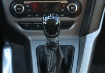 Подержанный автомобиль Ford Focus Hatchback 2013 года (15 фото)