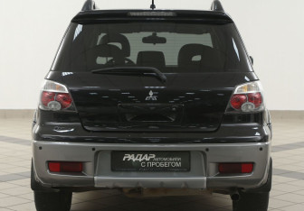 Подержанный автомобиль Mitsubishi Outlander 2006 года (3 фото)