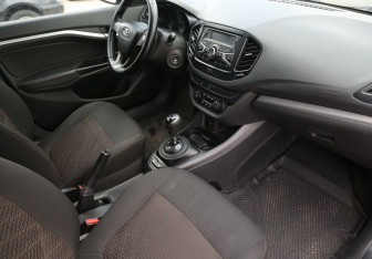 Подержанный автомобиль LADA (ВАЗ) Vesta Sedan 2016 года (9 фото)