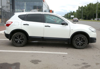 Подержанный автомобиль Nissan Qashqai 2013 года (7 фото)