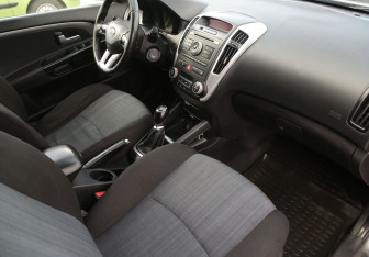 Подержанный автомобиль Kia Ceed Hatchback 2010 года (9 фото)