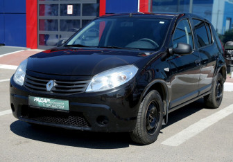 Подержанный автомобиль Renault Sandero 2012 года (3 фото)
