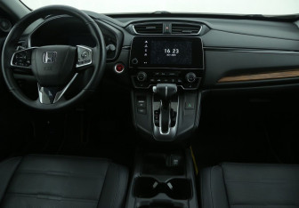 Подержанный автомобиль Honda CR-V 2018 года (12 фото)