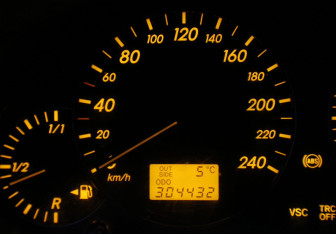 Подержанный автомобиль Toyota Avensis Sedan 2004 года (19 фото)