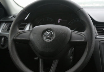 Подержанный автомобиль Skoda Rapid Liftback 2017 года (16 фото)