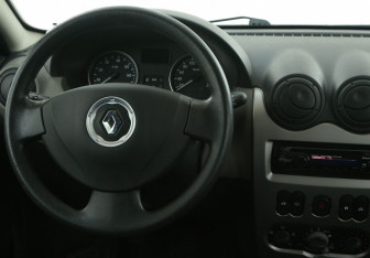 Подержанный автомобиль Renault Sandero 2011 года (14 фото)