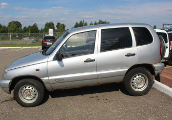 Подержанный автомобиль Chevrolet Niva 2004 года (4 фото)