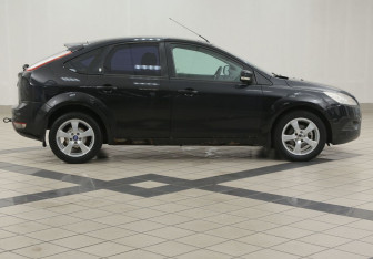 Подержанный автомобиль Ford Focus Hatchback 2008 года (5 фото)