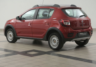 Подержанный автомобиль Renault Sandero 2020 года (2 фото)