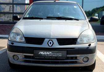 Подержанный автомобиль Renault Symbol 2004 года (2 фото)