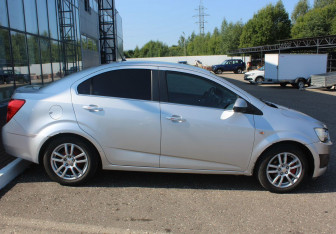Подержанный автомобиль Chevrolet Aveo Sedan 2012 года (8 фото)