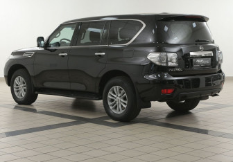 Подержанный автомобиль Nissan Patrol 2011 года (2 фото)