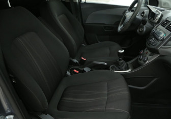 Подержанный автомобиль Chevrolet Aveo Sedan 2013 года (10 фото)