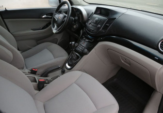 Подержанный автомобиль Chevrolet Orlando 2012 года (9 фото)