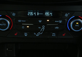 Подержанный автомобиль Ford Focus Hatchback 2018 года (16 фото)