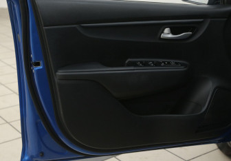 Подержанный автомобиль Kia Rio Hatchback 2018 года (17 фото)