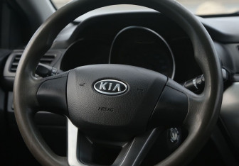 Подержанный автомобиль Kia Rio Sedan 2012 года (16 фото)