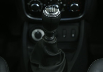 Подержанный автомобиль Renault Duster 2013 года (15 фото)