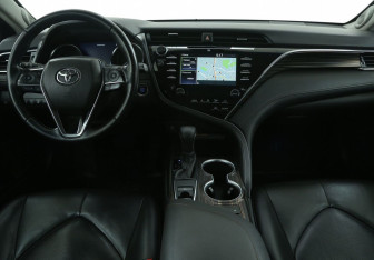 Подержанный автомобиль Toyota Camry Sedan 2020 года (12 фото)