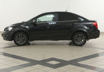 Подержанный автомобиль Chevrolet Aveo Sedan 2012 года (7 фото)