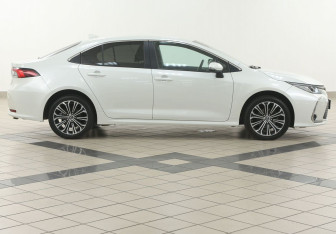 Подержанный автомобиль Toyota Corolla Sedan 2019 года (5 фото)