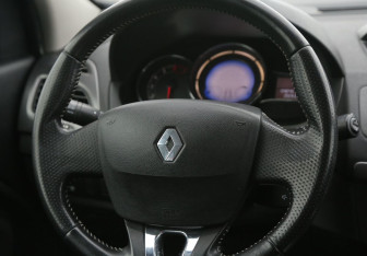 Подержанный автомобиль Renault Fluence 2013 года (16 фото)
