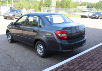 Подержанный автомобиль LADA (ВАЗ) Granta Sedan 2015 года (5 фото)