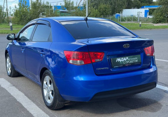 Подержанный автомобиль Kia Cerato Sedan 2010 года (6 фото)
