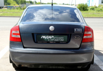Подержанный автомобиль Skoda Octavia Liftback 2008 года (5 фото)