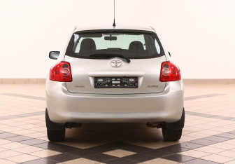 Подержанный автомобиль Toyota Auris Hatchback 2008 года (4 фото)
