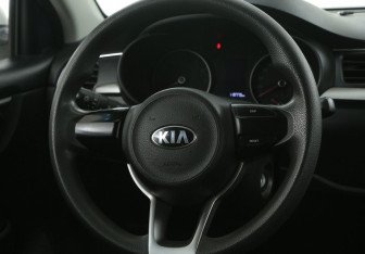 Подержанный автомобиль Kia Rio Sedan 2018 года (15 фото)