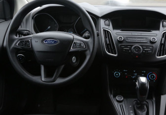 Подержанный автомобиль Ford Focus Hatchback 2017 года (14 фото)