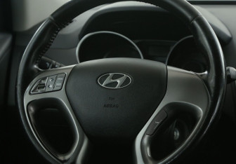 Подержанный автомобиль Hyundai ix35 2014 года (16 фото)