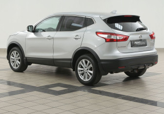 Подержанный автомобиль Nissan Qashqai 2018 года (2 фото)