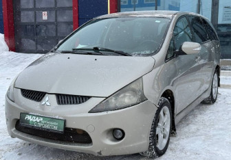 Подержанный автомобиль Mitsubishi Grandis 2006 года (2 фото)