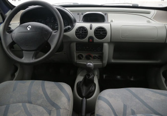 Подержанный автомобиль Renault Kangoo 2002 года (12 фото)