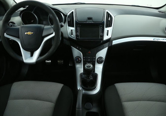 Подержанный автомобиль Chevrolet Cruze Sedan 2013 года (12 фото)