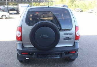 Подержанный автомобиль Chevrolet Niva 2014 года (6 фото)