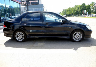 Подержанный автомобиль Mitsubishi Lancer Sedan 2006 года (7 фото)