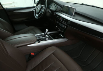 Подержанный автомобиль BMW X5 2017 года (9 фото)