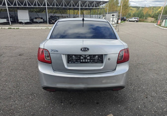 Подержанный автомобиль Kia Rio Sedan 2010 года (6 фото)