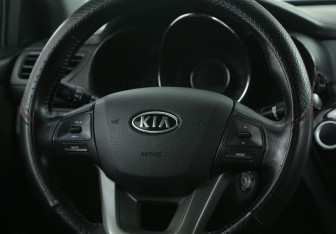 Подержанный автомобиль Kia Rio Sedan 2012 года (16 фото)