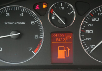 Подержанный автомобиль Peugeot 407 Sedan 2005 года (18 фото)