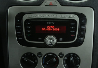 Подержанный автомобиль Ford Focus Hatchback 2008 года (13 фото)