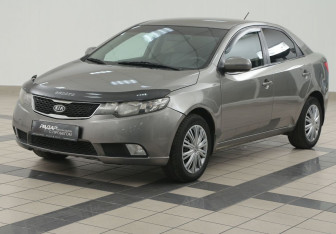 Подержанный автомобиль Kia Cerato Sedan 2010 года (8 фото)