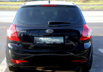 Подержанный автомобиль Kia Ceed Hatchback 2012 года (5 фото)