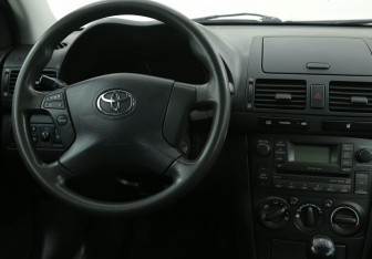 Подержанный автомобиль Toyota Avensis Sedan 2008 года (14 фото)